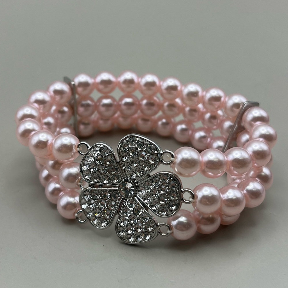 Elegant Pink Pearl Bracelet with Silver Flower Accent